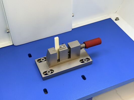 イゾド衝撃テスト